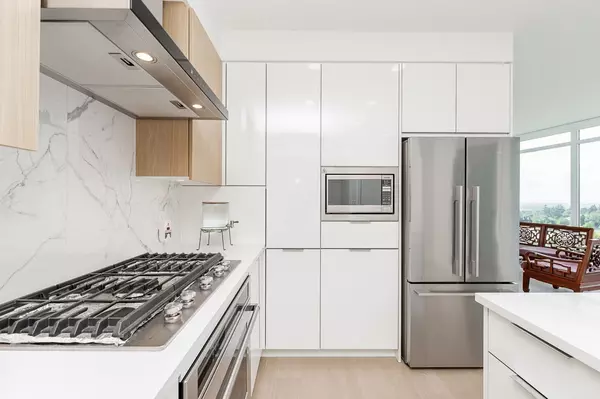 7683 Park CRES #1008 Burnaby, BC V3N 0J3