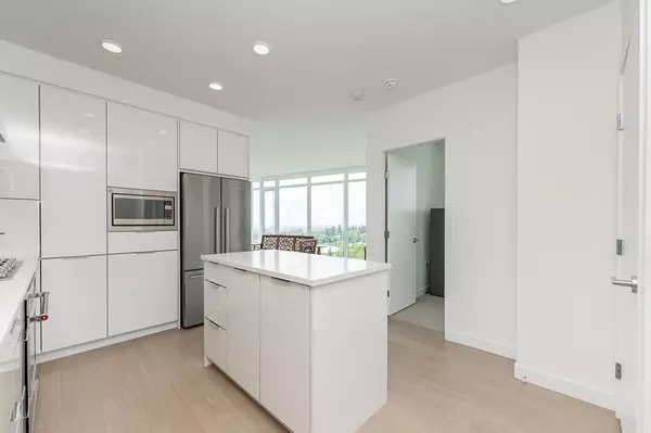 7683 Park CRES #1008 Burnaby, BC V3N 0J3