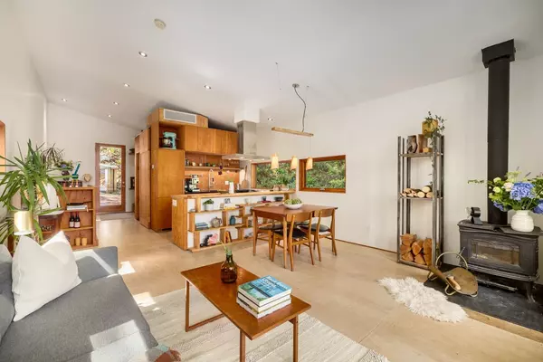 1283 Park RD Bowen Island, BC V0N 1G1