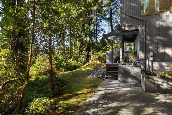 Lions Bay, BC V0N 2E0,225 Mountain DR