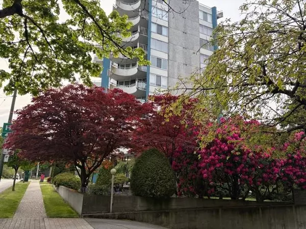 4691 W 10th AVE #203, Vancouver, BC V6R 2J3