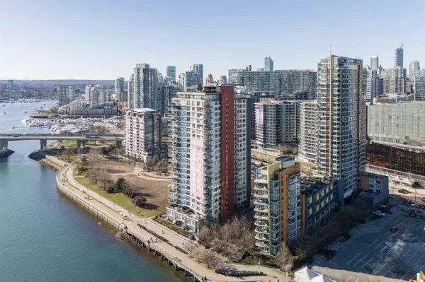 Vancouver, BC V6B 0A5,8 Smithe Mews #305