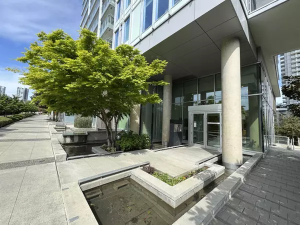 Vancouver, BC V5X 0C9,8031 Nunavut LN #804