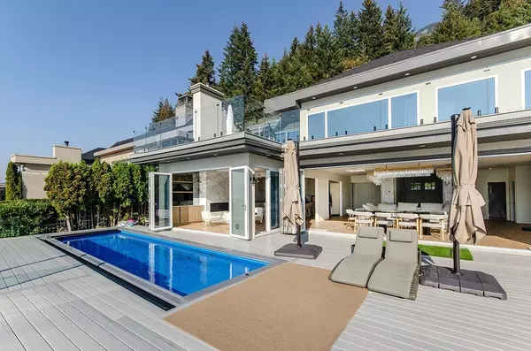 13 Ocean Point DR, Vancouver, BC V7W 3G7