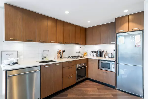 Vancouver, BC V6B 0L1,1372 Seymour ST #607