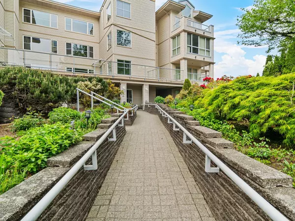 Harrison Hot Springs, BC V0M 1K0,410 Esplanade AVE #403