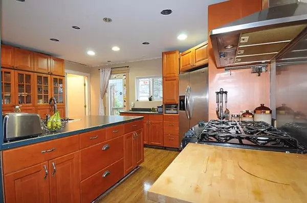 Maple Ridge, BC V2X 5W9,12275 Hillside ST