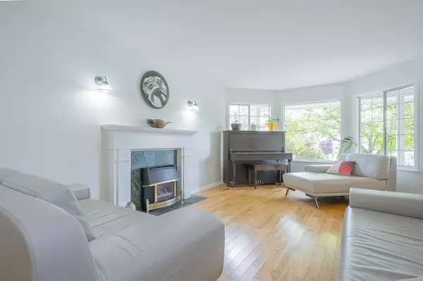 Surrey, BC V4A 9C1,885 165 ST