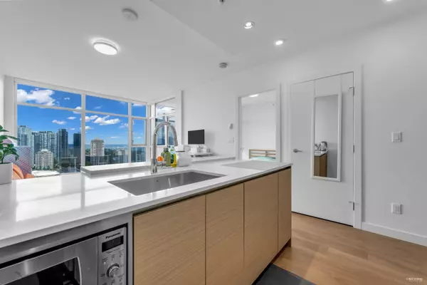 Burnaby, BC V5H 0H3,4670 Assembly WAY #2701