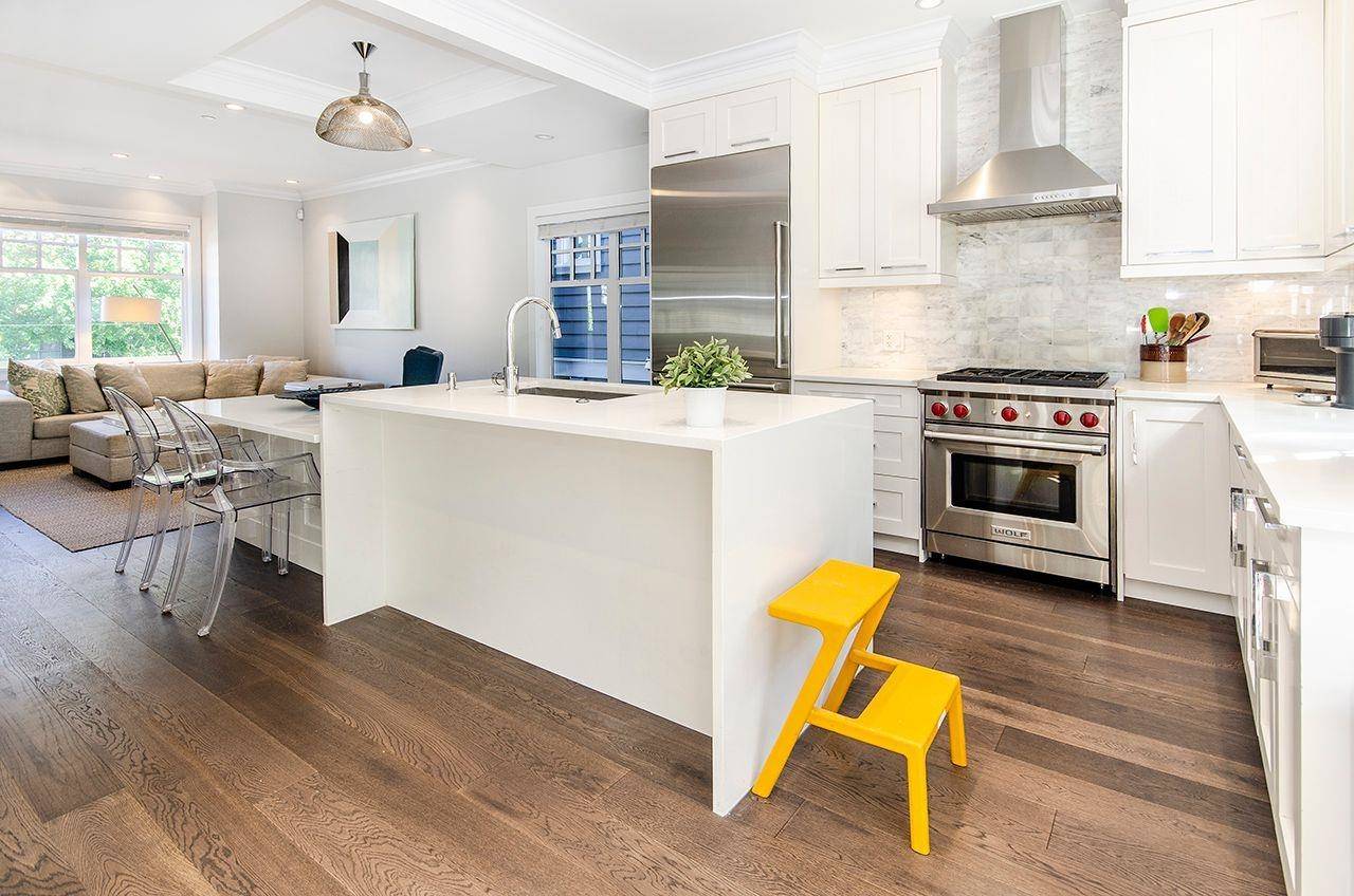 Vancouver, BC V5Z 1R9,930 W 15th AVE #Main Floors - T