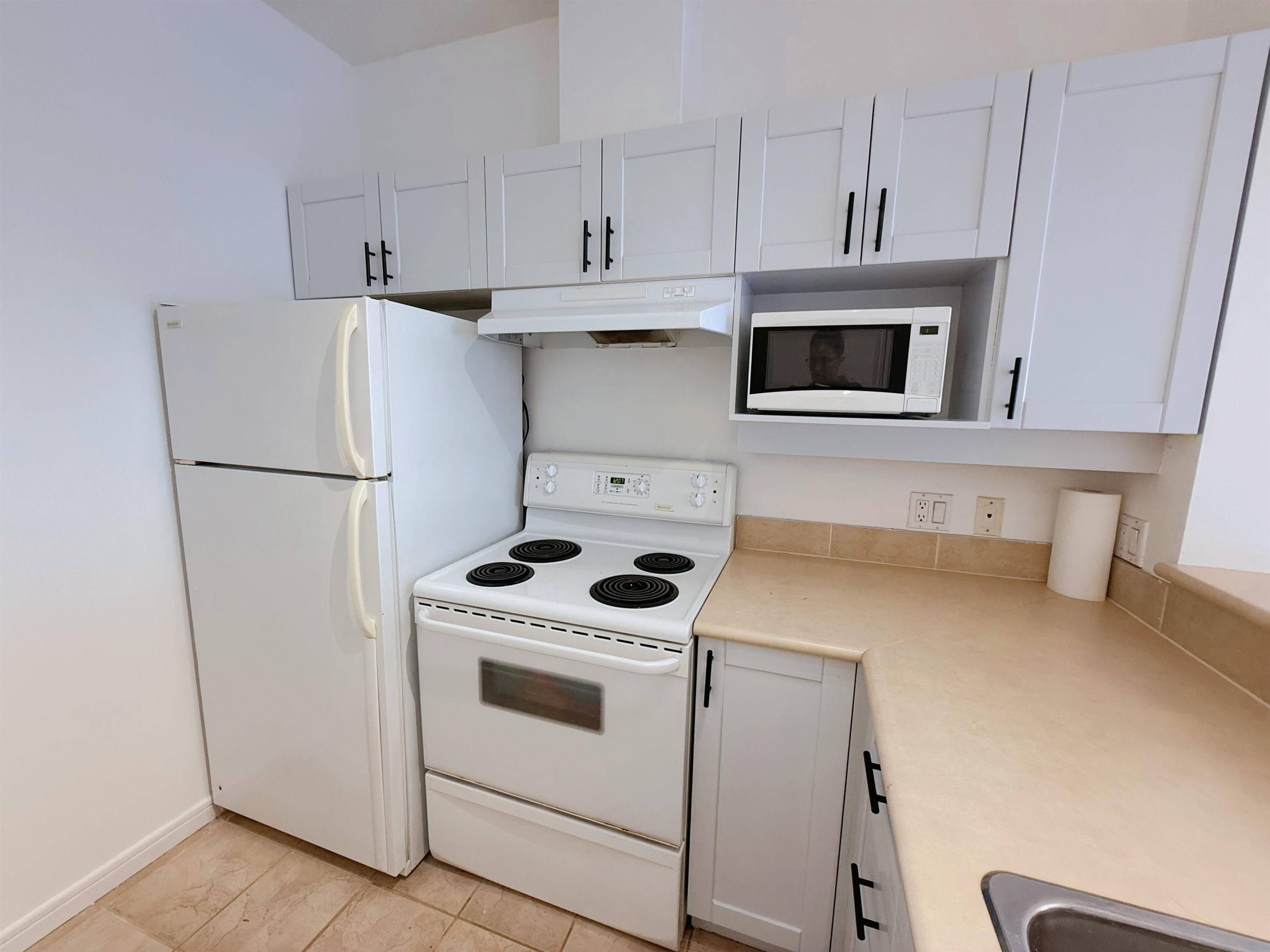 Vancouver, BC V6R 2G5,3727 W 10th AVE #212