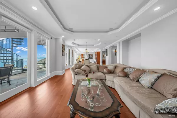 2326 Chippendale RD West Vancouver, BC V7S 3J2