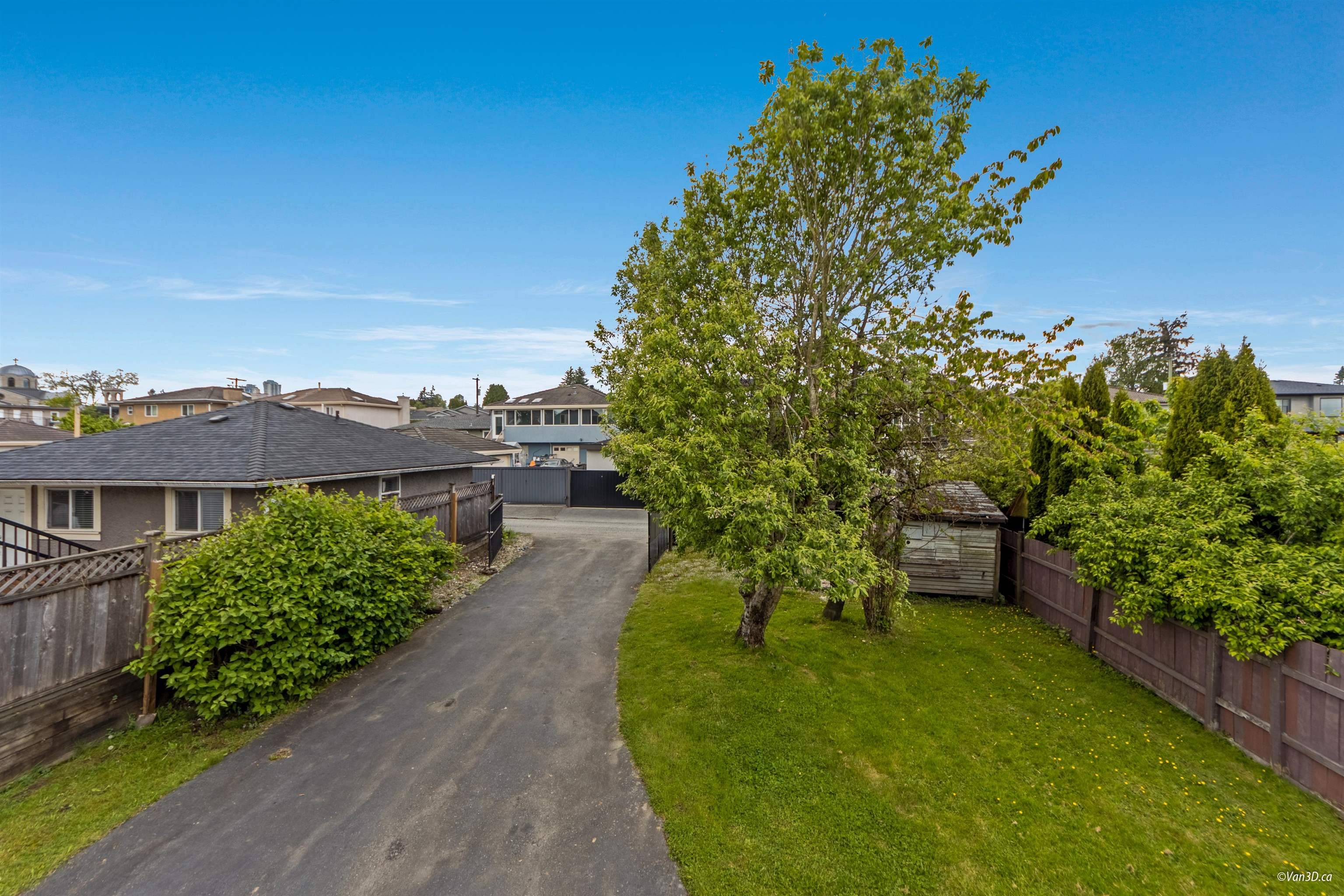 Burnaby, BC V3N 2S2,7769 10th AVE