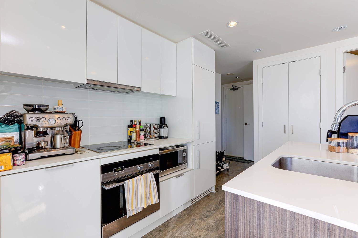 Vancouver, BC V6Z 0C5,1308 Hornby ST #1606