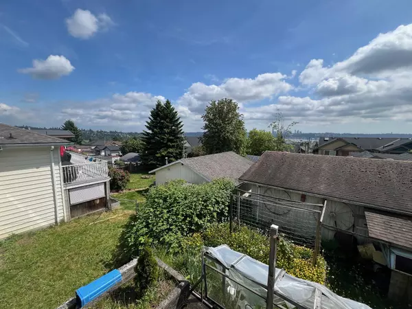 Coquitlam, BC V3K 2K3,1008 Thomas AVE