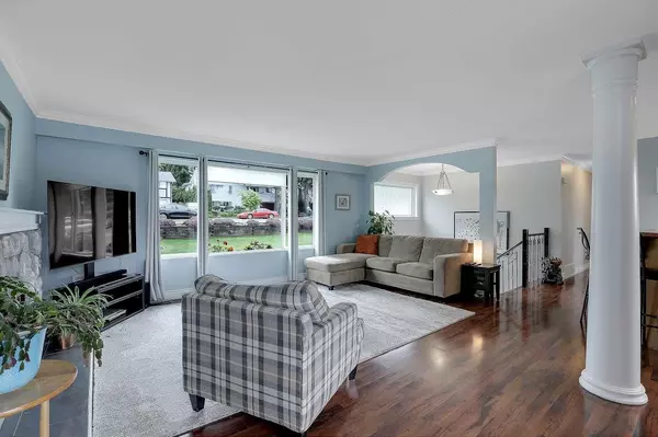 Surrey, BC V3R 2G6,13361 112a AVE