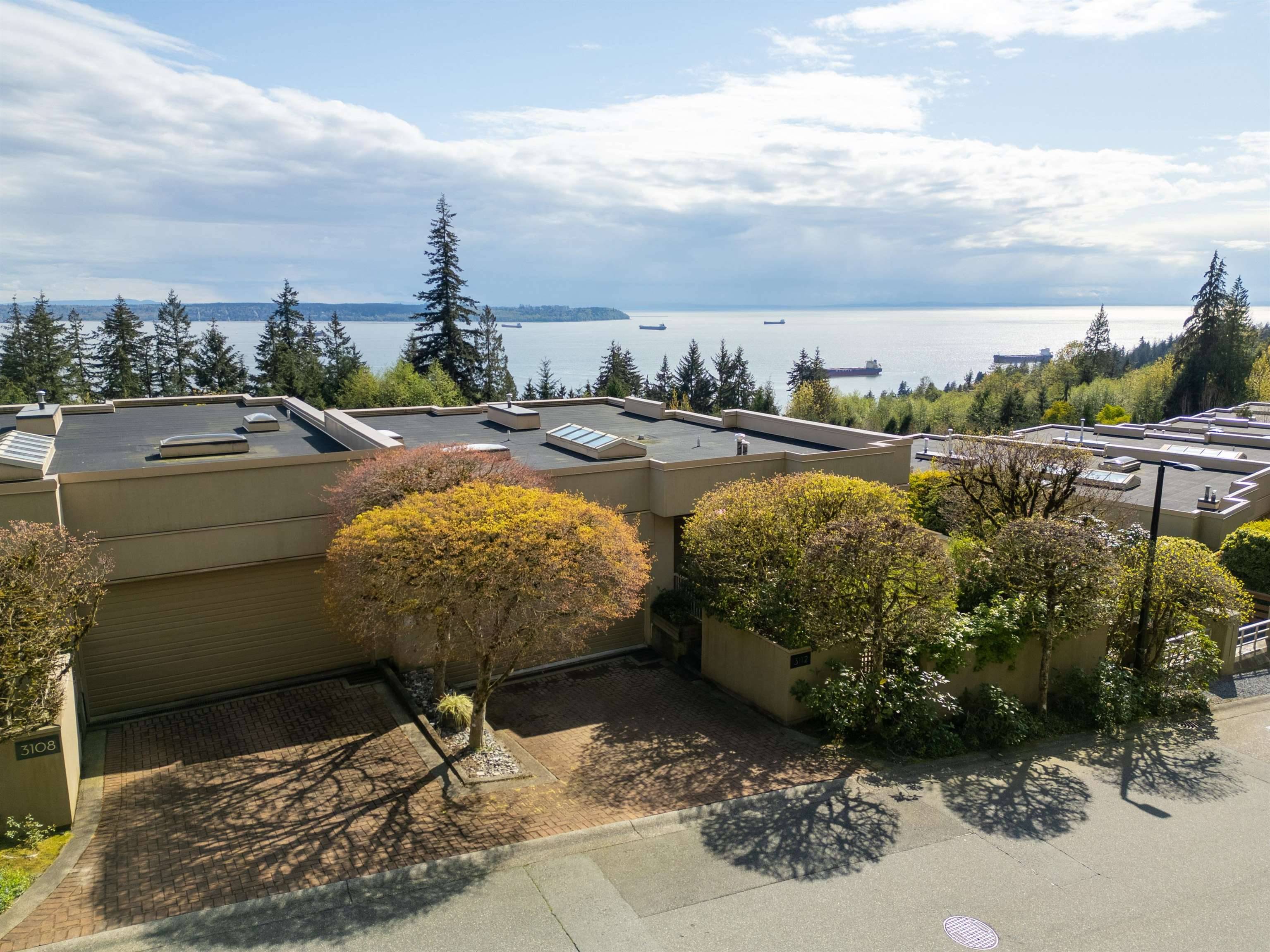 3112 Deer Ridge DR West Vancouver, BC V7S 4W1