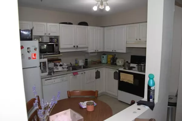 Abbotsford, BC V2S 3K8,33407 Tessaro CRES #202