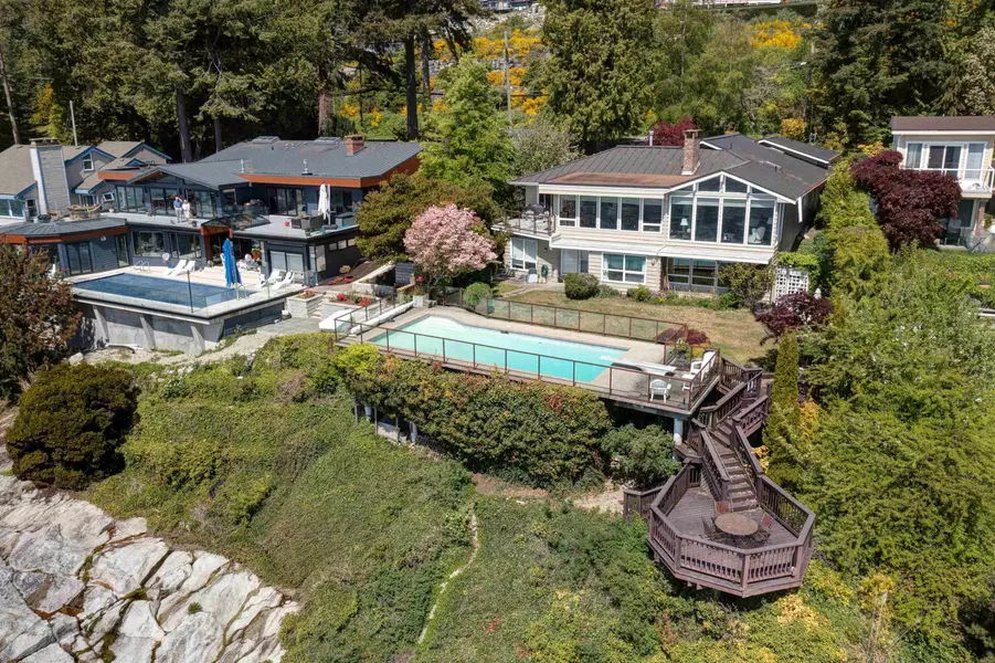 5951 Sunshine Coast HWY, Sechelt, BC V0N 3A7