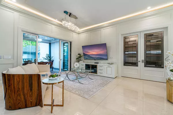 6038 Marguerite ST Vancouver, BC V6M 3L1