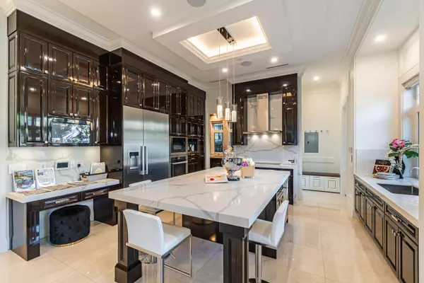 6038 Marguerite ST Vancouver, BC V6M 3L1