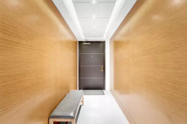 Vancouver, BC V6C 0B5,667 Howe ST #2902