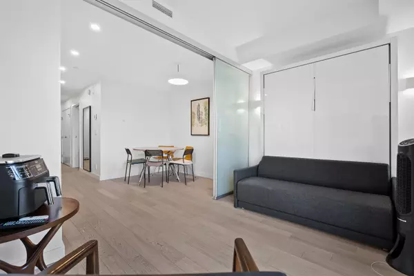 Vancouver, BC V6Z 0G5,1480 Howe ST #4207