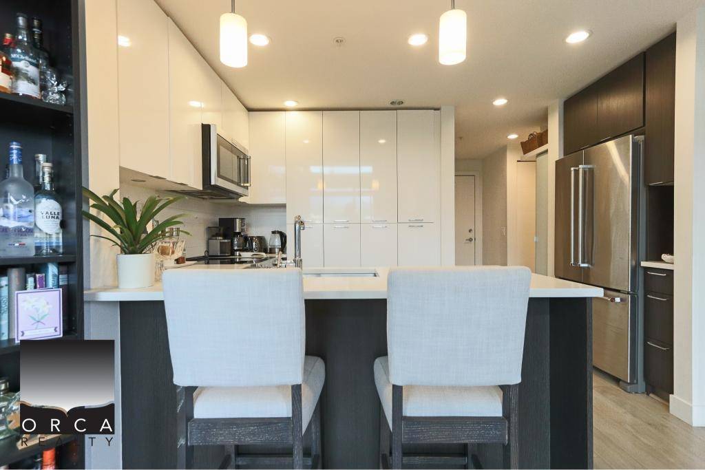 North Vancouver, BC V7M 0E7,719 W 3rd ST #608