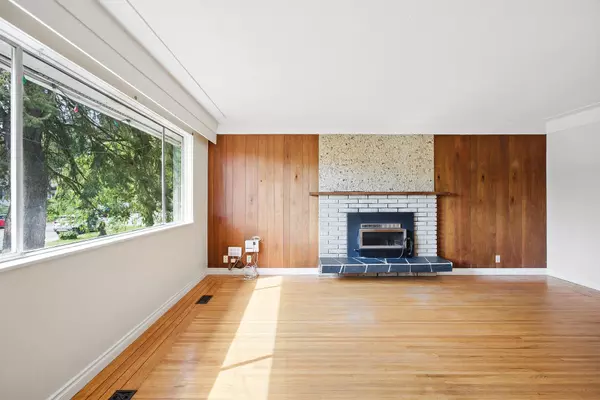 Port Coquitlam, BC V3B 4J8,3654 Flint ST