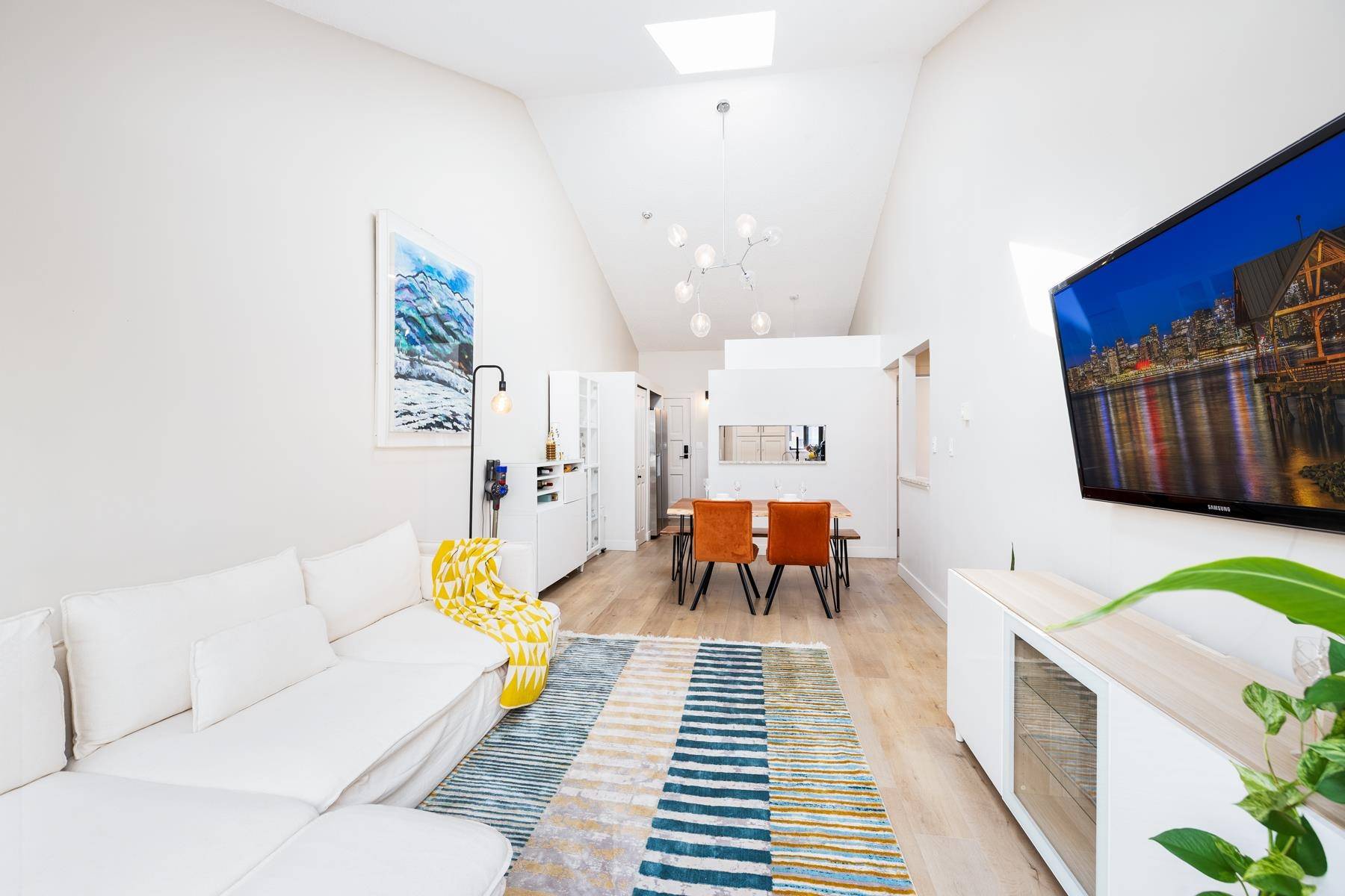 West Vancouver, BC V7T 2W9,1363 Clyde AVE #409