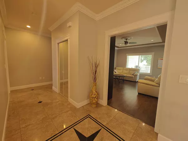 Surrey, BC V3T 2G5,12854 107a AVE