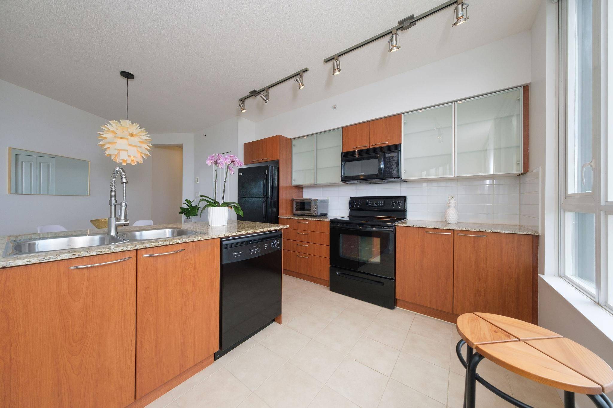 4028 Knight ST #804 Vancouver, BC V5N 5Y8
