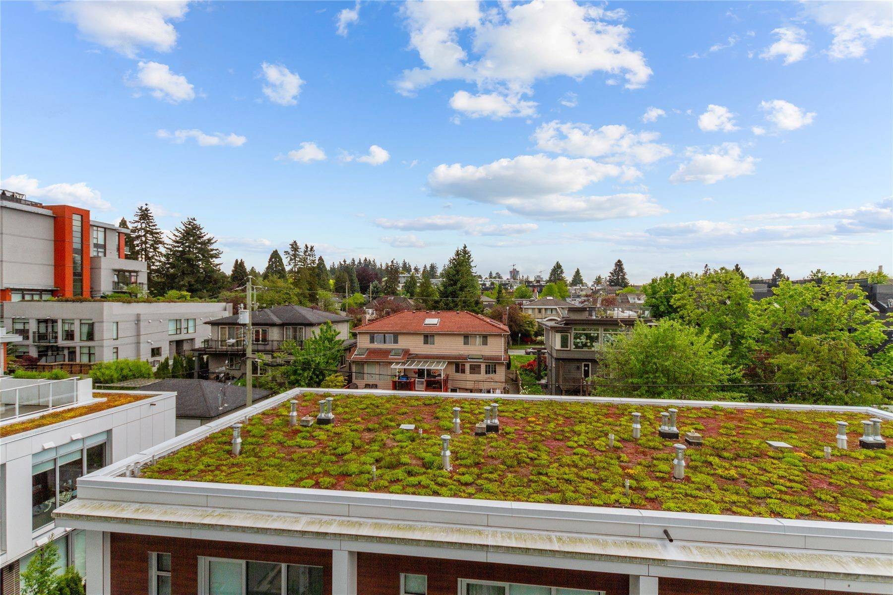 Vancouver, BC V5Z 2C3,528 W King Edward AVE #403