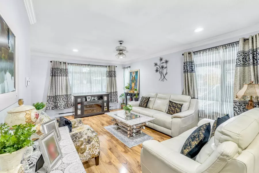 6613 134 ST, Surrey, BC V3W 4S1