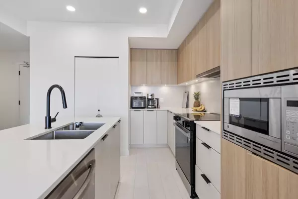 Surrey, BC V3V 0G9,13439 94a ST #513