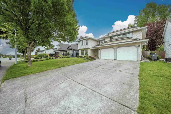 Surrey, BC V3W 0H1,13366 82b AVE