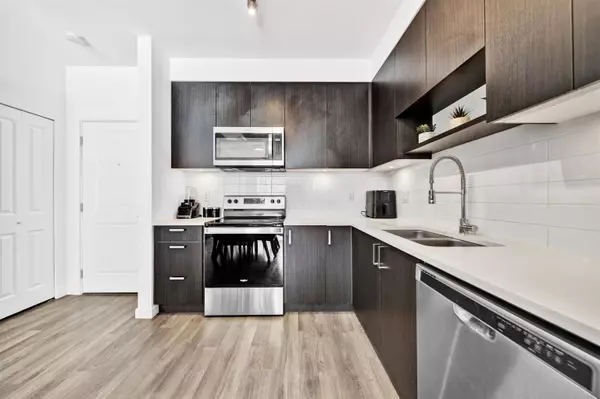 Surrey, BC V3W 3E2,13628 81a AVE #314