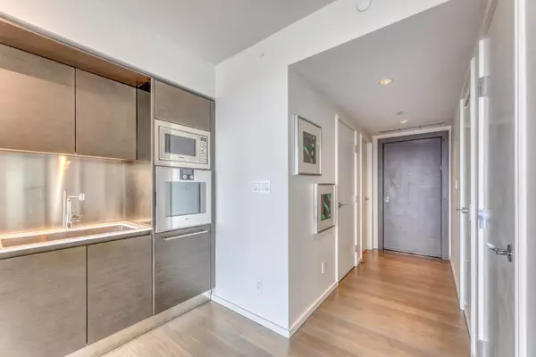 1151 W Georgia ST #5601 Vancouver, BC V6E 0B3
