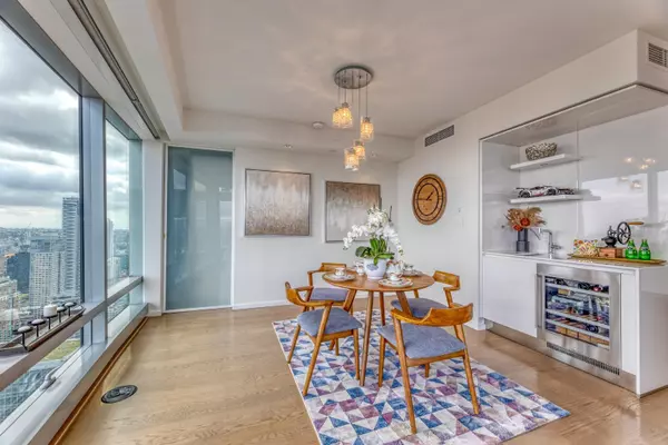 1151 W Georgia ST #5606 Vancouver, BC V6E 0B3