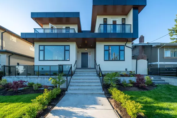 214 W 24th ST, North Vancouver, BC V7M 2C4