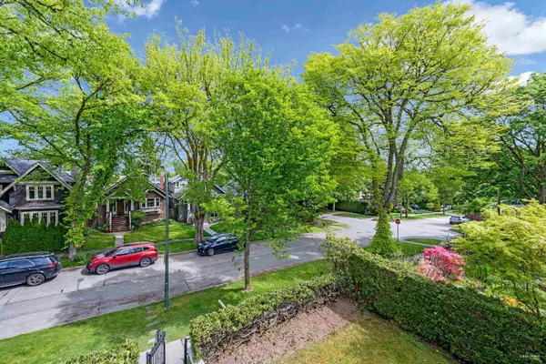 Vancouver, BC V6R 2T6,4118 W 13th AVE