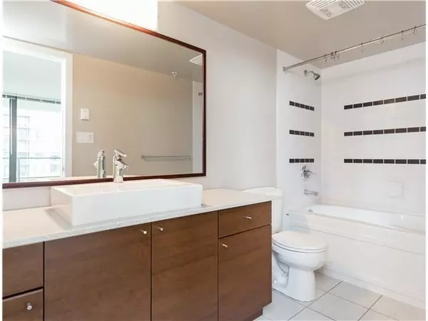 Burnaby, BC V5C 0A2,4182 Dawson ST #1602