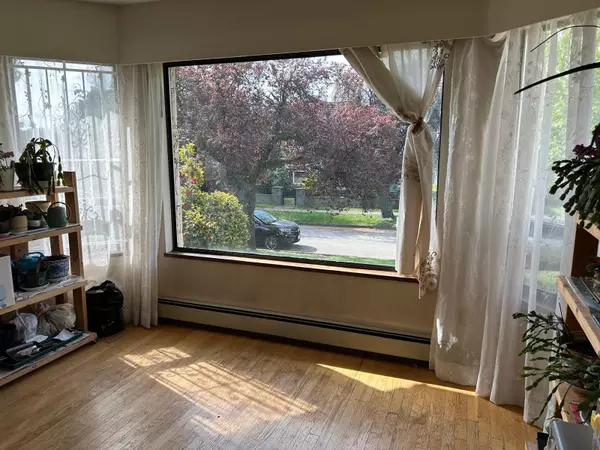 Vancouver, BC V5Y 2Y1,115 W 47th AVE