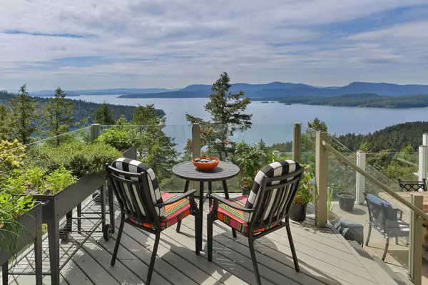 356 East West RD, Mayne Island, BC V0N 2J2