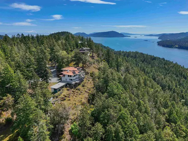 356 East West RD, Mayne Island, BC V0N 2J2
