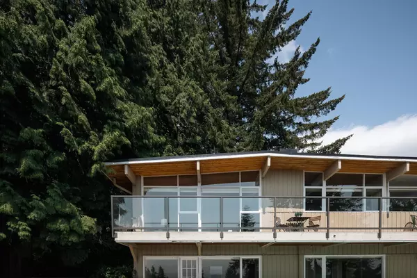 West Vancouver, BC V7V 3A2,2750 Rosebery AVE