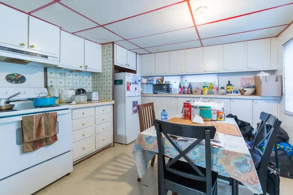 Surrey, BC V3W 5C2,8266 King George BLVD #31