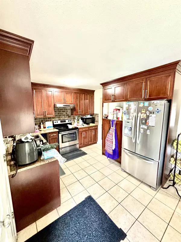 Surrey, BC V3S 5X4,14863 87a AVE