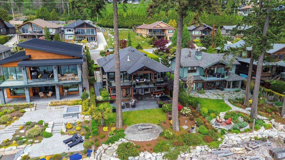 6015 Silverstone LN, Sechelt, BC V7Z 0T8