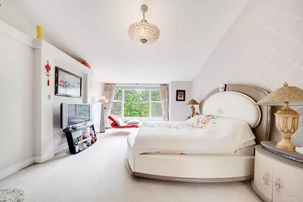 Surrey, BC V3R 2V7,11353 154a ST